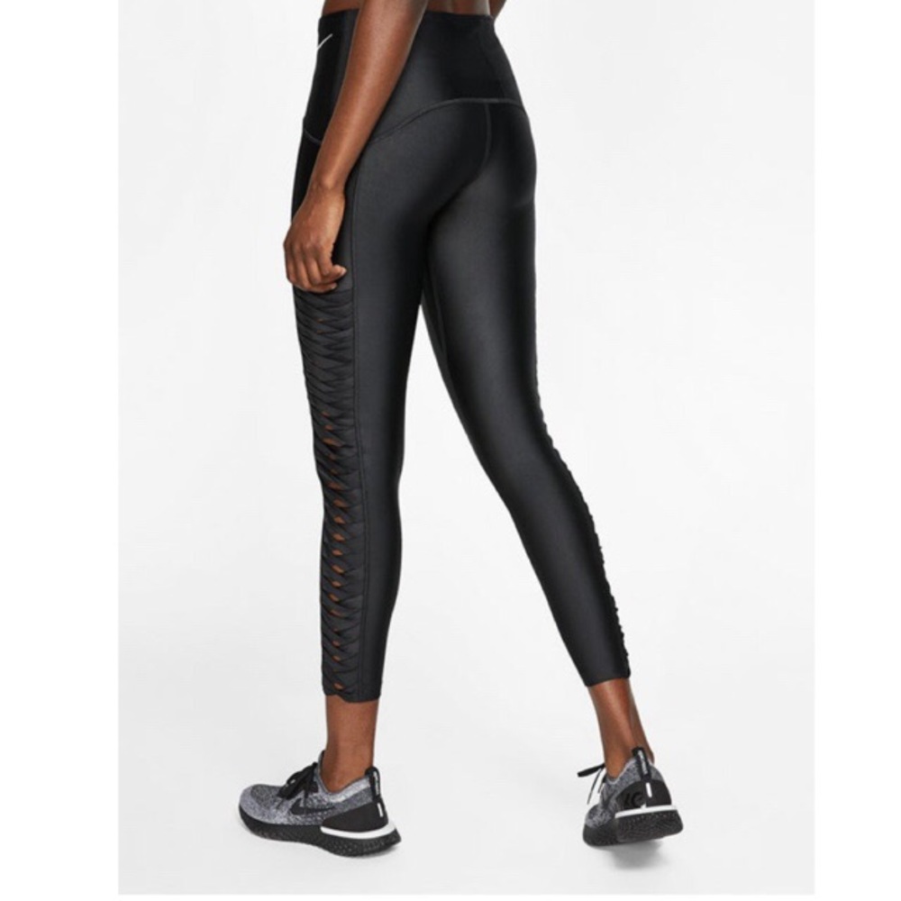 NWT Large Nike Speed Tight Fit with side twist